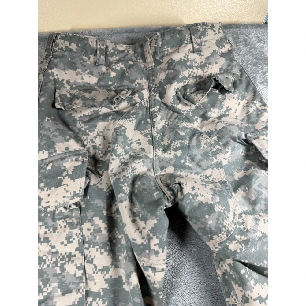 US Army ACU UCP Digital Camo Combat Cargo Pants Large Regular Military Issue